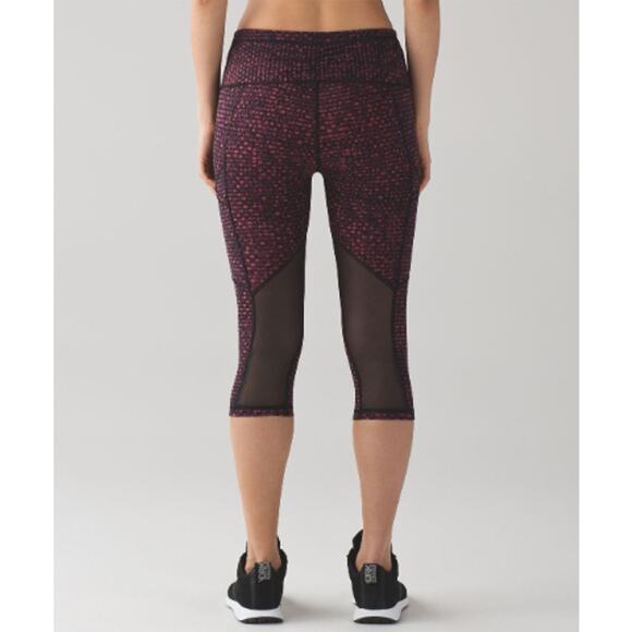 LULULEMON Outrun 17" Crop in Shatter Weave Dust Coral Plum / Black // 4 - Picture 2 of 12